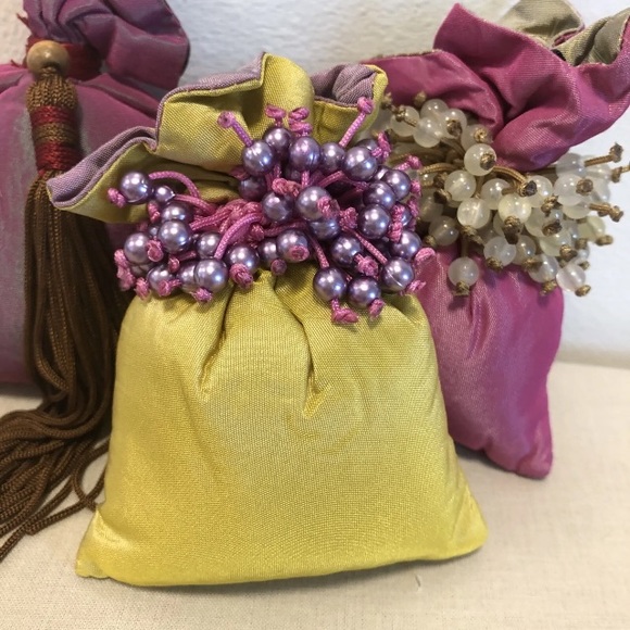 L'ARTISAN PARFUMEUR SACHETS. LOT OF 4 BEADED SACHETS - Picture 8 of 12